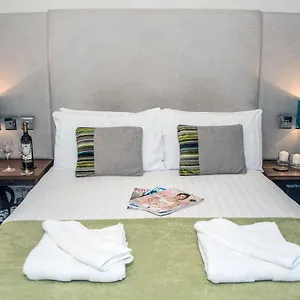  Apartment Base Serviced - Road United Kingdom