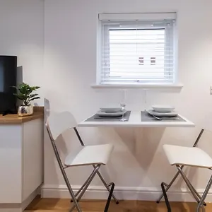 Henry Court 1 Apartment
